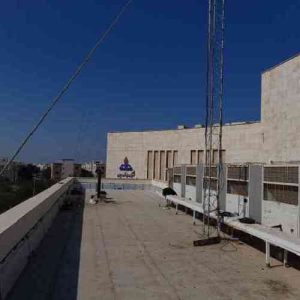 نصب دکل مهاری روی پشت بام رسا دکل